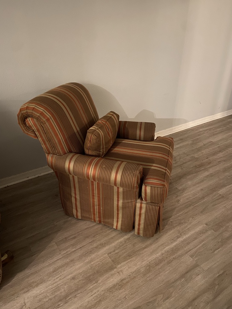 Free Striped Sikk Upholstered Easy Chair Set