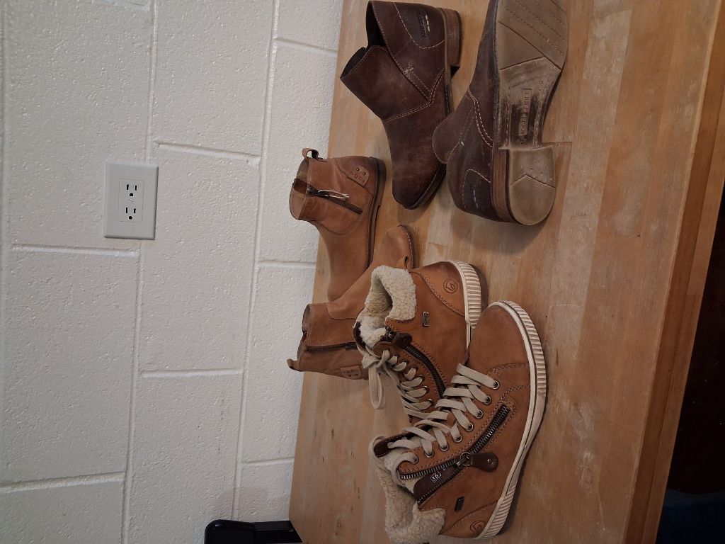 Free Size 36 (6.5) women's boots run small