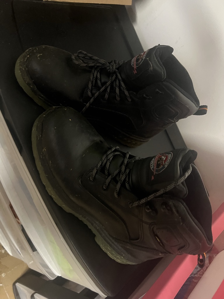Free Steel toe boots