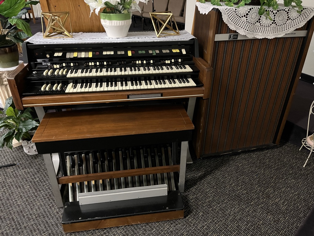 Free Hammond Organ/large speaker.