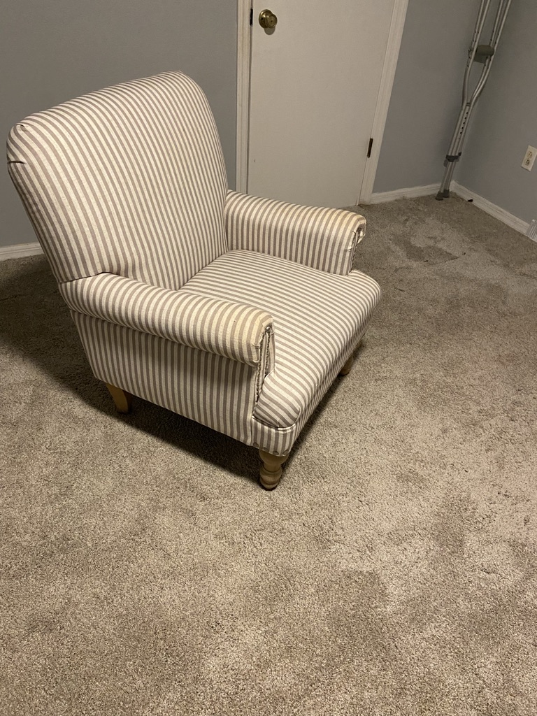 Free Grey and White Slipper Chair