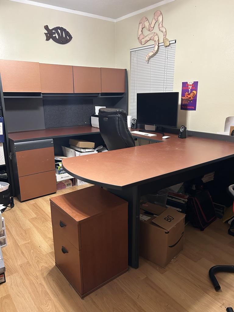 Free U-shape Office Desk