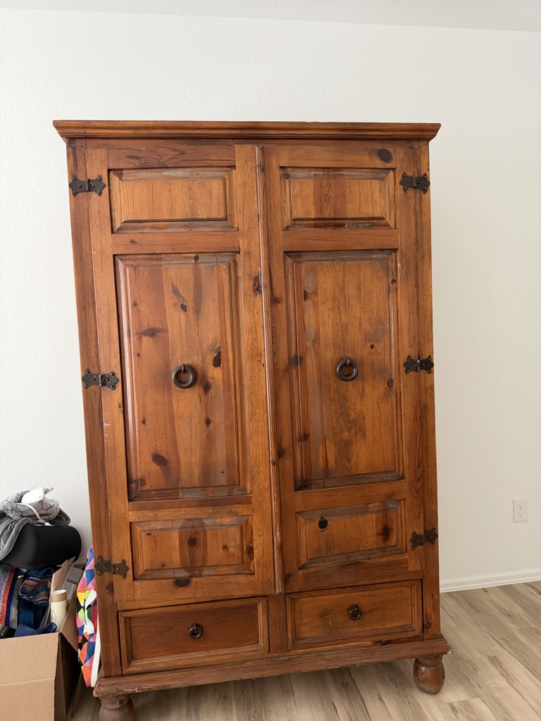 Free Armoire-