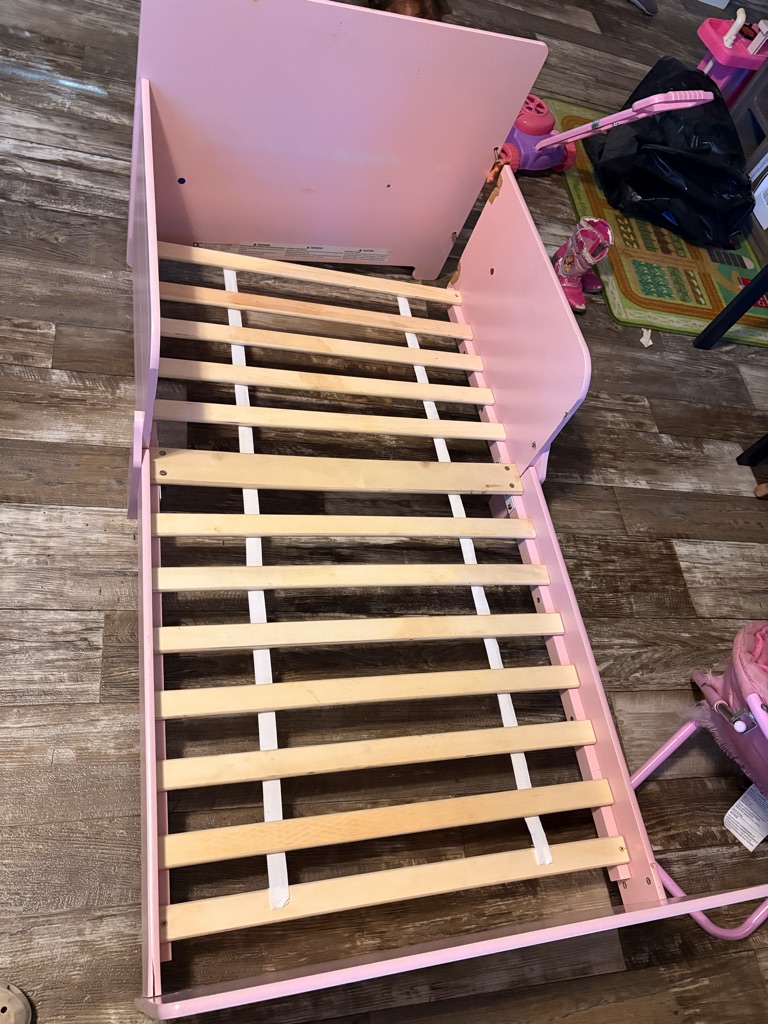 Free Toddler bed